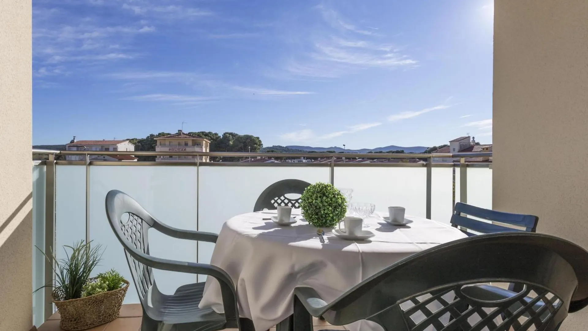 Apartment Apartamento A 30M De La Playa De Riells, Para 4 Personas, Con Terraza Y Parking. - Es-325-14 Torroella De Montgri
